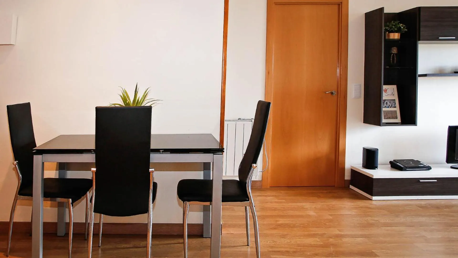 Apartment At059 Reformed & Beach Views, Airco, Wifi Torredembarra