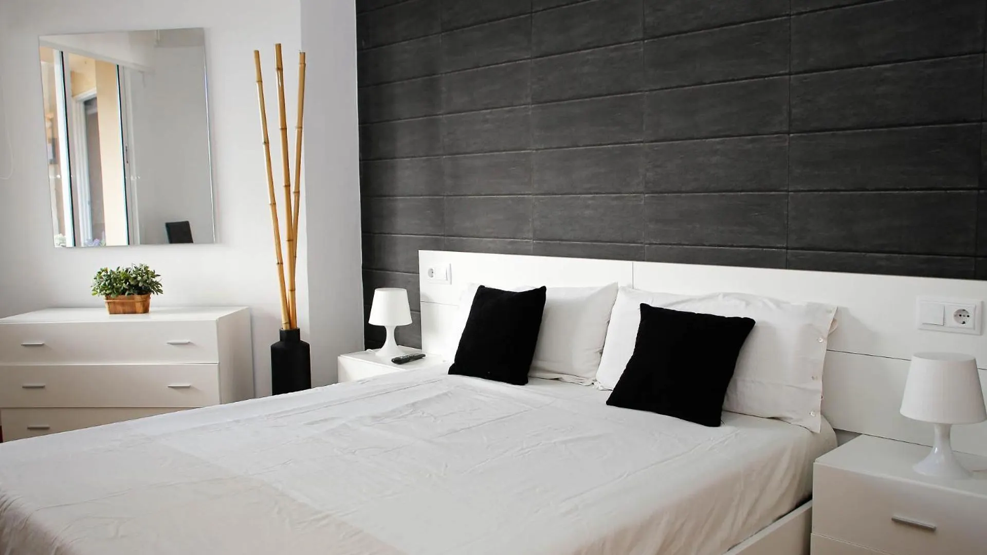 Apartment At059 Reformed & Beach Views, Airco, Wifi Torredembarra Spain