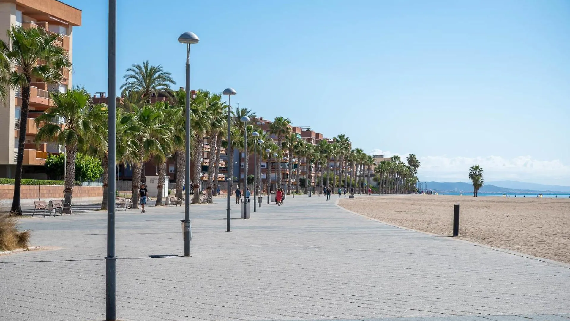 At059 Reformed & Beach Views, Airco, Wifi Torredembarra