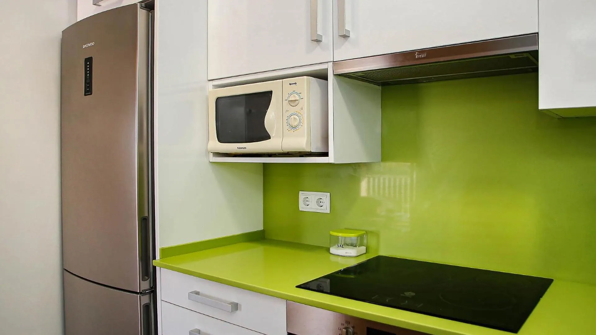 At059 Reformed & Beach Views, Airco, Wifi Torredembarra Apartment